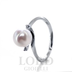Anello in Oro Bianco con Perla 8mm e Diamanti ct.0.02 - Davite & Delucchi